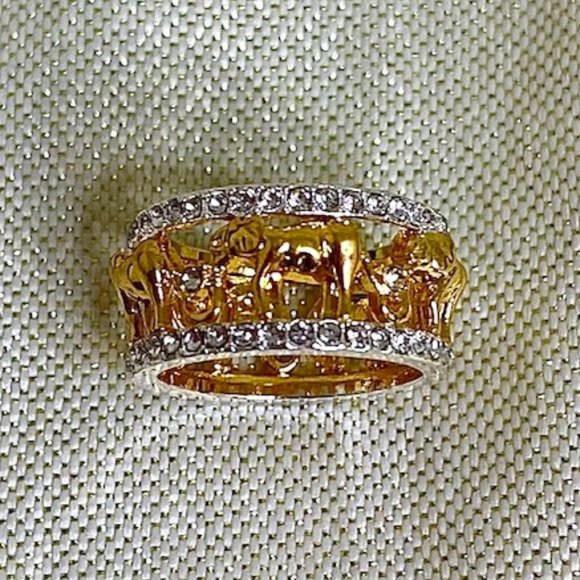💖Delightful and fun Elephant Ring. Set in Gold plating, with CZs. / R67 - Picture 3 of 3